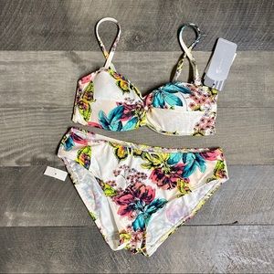 Bikini set 👙 by moontide